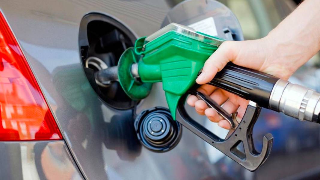 Benzin motorin ve LPG'nin litresi ne kadar olacak? İstanbul Ankara ve İzmir'de akaryakıt fiyatları rekor kırdı 1